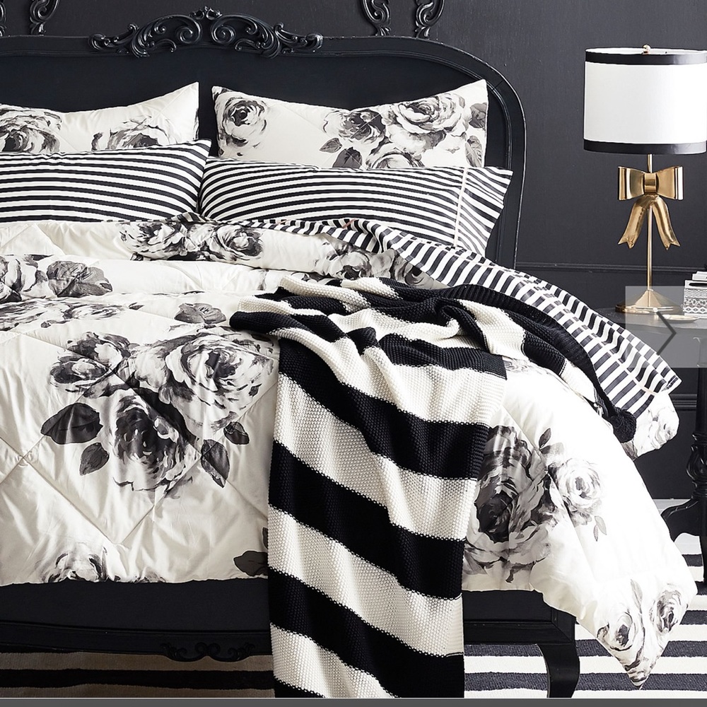 NWT Pottery Barn Bed of Roses comforter and PILLOW SHAMS (2)